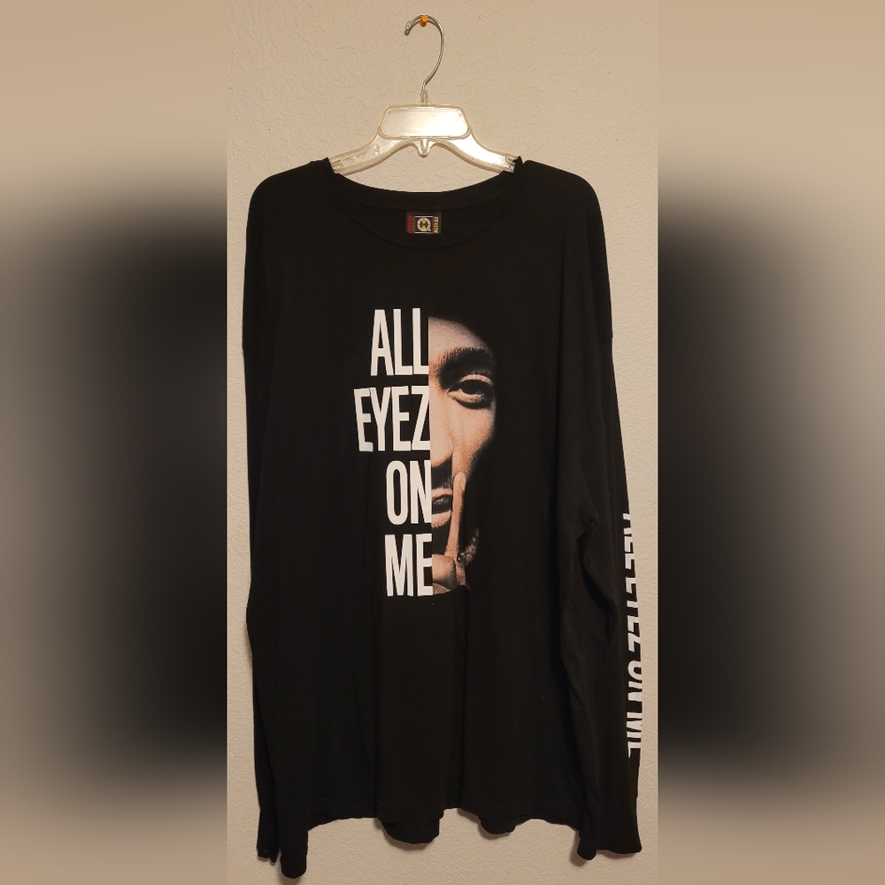 Cross Colours - supported long-sleeve sweater of Tupac Shakur ✊🏾🙌🏾👊🏾🖕🏾